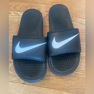 Nikes slides